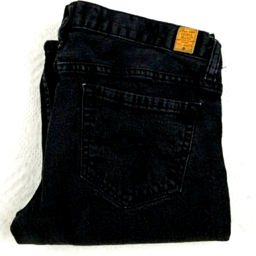 Vintage Guess jeans  32in long  7 1/2 in rise, 98%